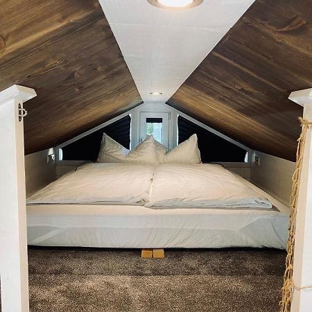 هام Tiny House Ems Im Pier9 Tiny House Hotel المظهر الخارجي الصورة