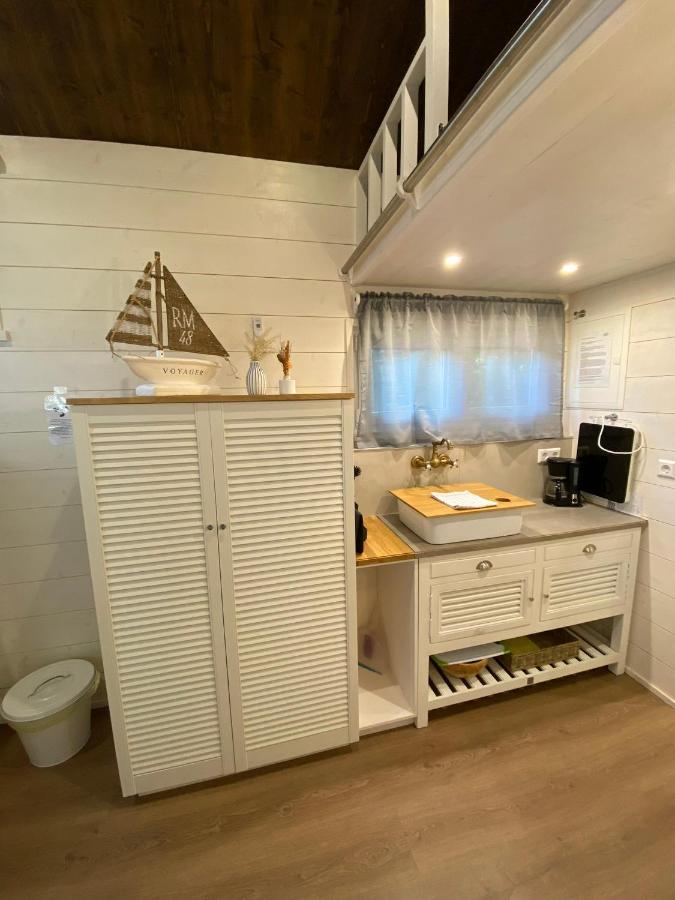 هام Tiny House Ems Im Pier9 Tiny House Hotel المظهر الخارجي الصورة